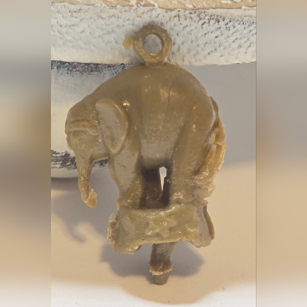 Circus Elephant Plastic Pendant Charm Damaged [ Read Details ]
